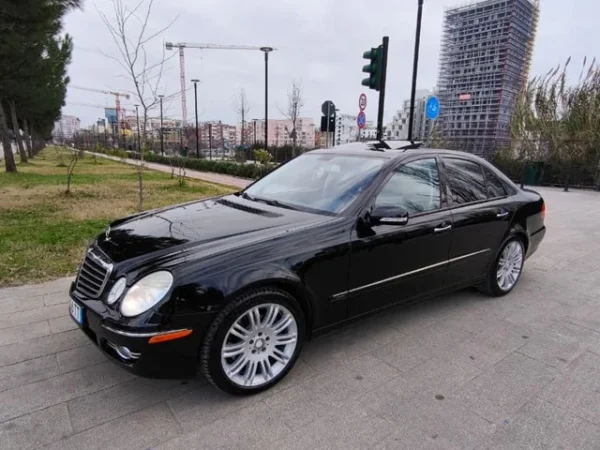 Tirane, shes makine E 300 4 Matic 2009 Benzin+Gaz, e zeze automatik Klima 8.900 €