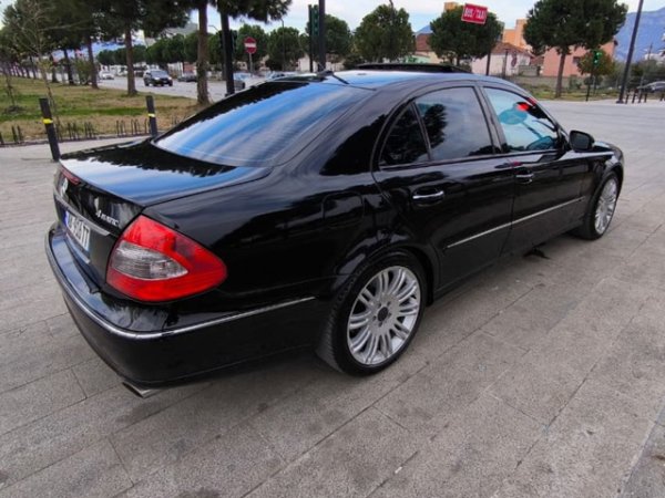 Tirane, shes makine E 300 4 Matic 2009 Benzin+Gaz, e zeze automatik Klima 8.900 €