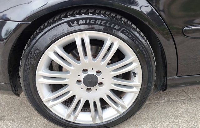 Tirane, shes makine E 300 4 Matic 2009 Benzin+Gaz, e zeze automatik Klima 8.900 €