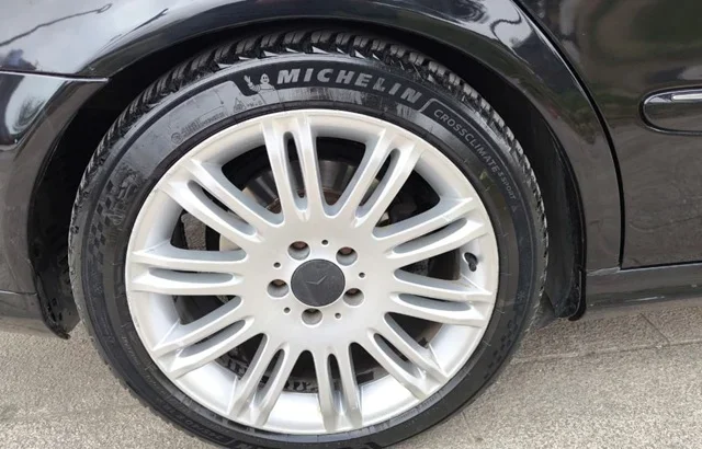 Tirane, shes makine E 300 4 Matic 2009 Benzin+Gaz, e zeze automatik Klima 8.900 €