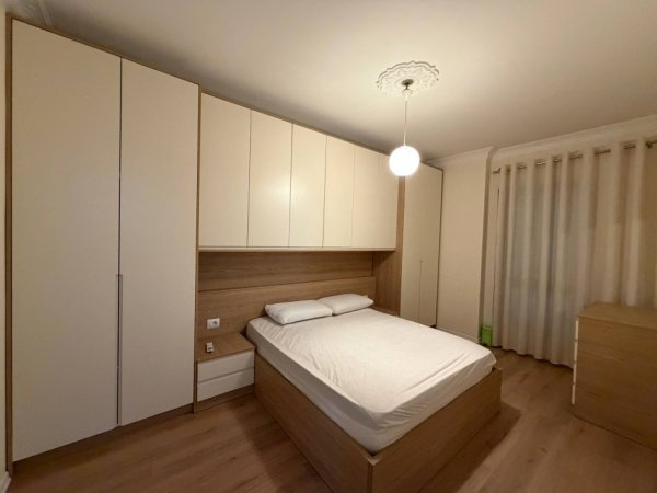 Tirane, jepet me qera apartament 2+1 Kati 2, 105 m² 800 € (Porcelani)