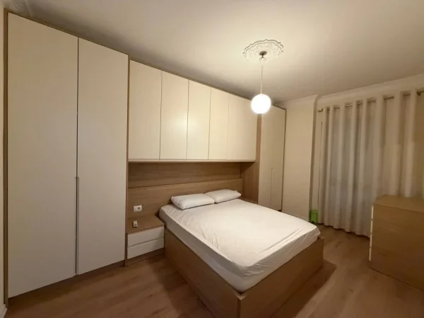 Tirane, jepet me qera apartament 2+1 Kati 2, 105 m² 800 € (Porcelani)