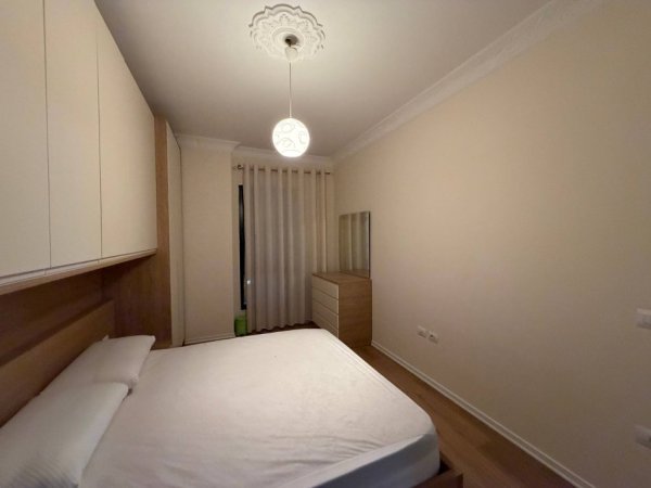 Tirane, jepet me qera apartament 2+1 Kati 2, 105 m² 800 € (Porcelani)