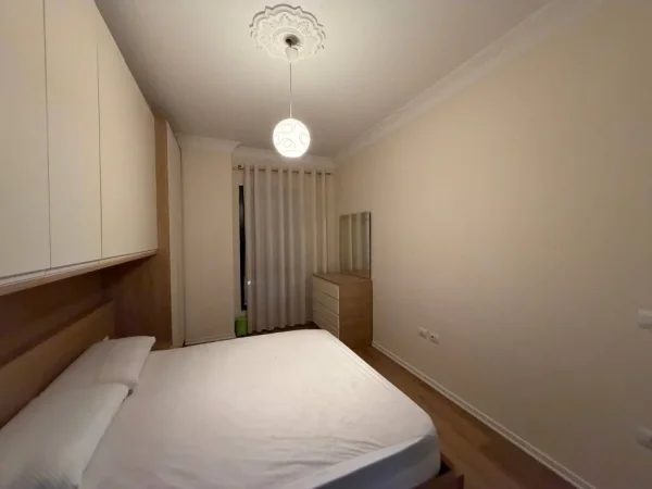 Tirane, jepet me qera apartament 2+1 Kati 2, 105 m² 800 € (Porcelani)