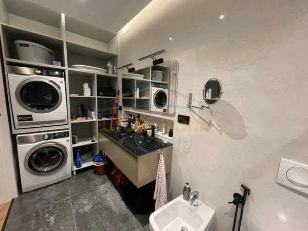 Tirane, jepet me qera apartament 2+1 Kati 4, 99 m² 1.500 € (Shallvaret)