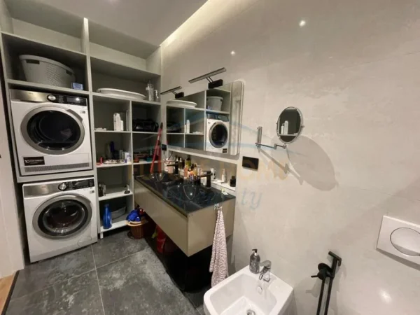 Tirane, jepet me qera apartament 2+1 Kati 4, 99 m² 1.500 € (Shallvaret)