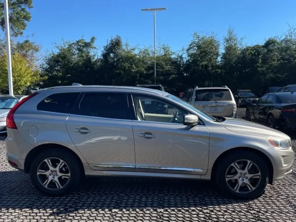 Tirane, shes SUV XC60 T6, 2015, 4x4 , gri metalizato automatik Klima 137.000 km 10.900 €