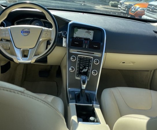 Tirane, shes SUV XC60 T6, 2015, 4x4 , gri metalizato automatik Klima 137.000 km 10.900 €