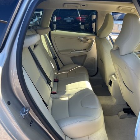 Tirane, shes SUV XC60 T6, 2015, 4x4 , gri metalizato automatik Klima 137.000 km 10.900 €