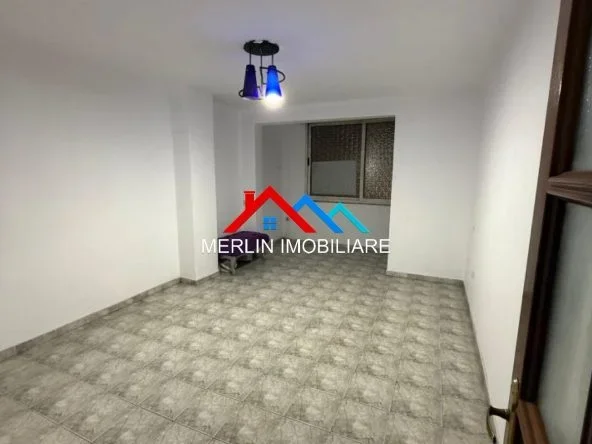 Tirane, jepet me qera zyre Kati 2, 35 m² 420 € (VASIL SHANTO)