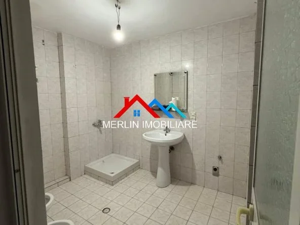 Tirane, jepet me qera zyre Kati 2, 35 m² 420 € (VASIL SHANTO)