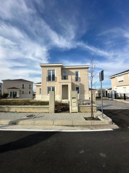 Tirane, shitet Vile 3 Katshe , 777 m² 1.000.000 € 