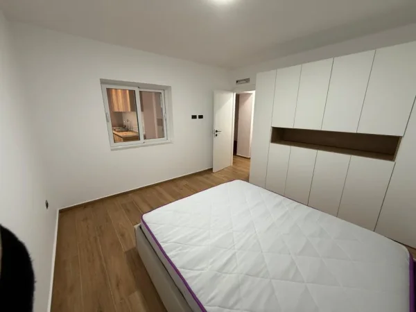 Vlore, jepet me qera apartament 1+1 Kati 1, 60 m² 370 € (prane shkolles 9vjecare ismail qemali vlore)