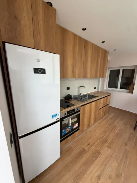 Vlore, jepet me qera apartament 1+1 Kati 1, 60 m² 370 € (prane shkolles 9vjecare ismail qemali vlore)