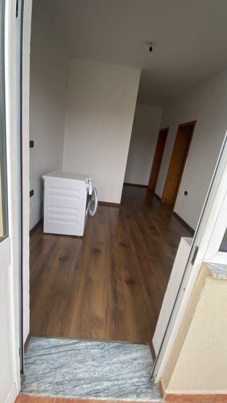 Tirane, jepet me qera apartament 1+1+Ballkon Kati 2, 69 m² 450 € (Liqeni Artificial)