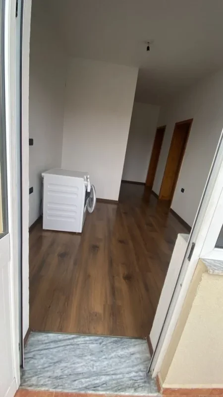 Tirane, jepet me qera apartament 1+1+Ballkon Kati 2, 69 m² 450 € (Liqeni Artificial)