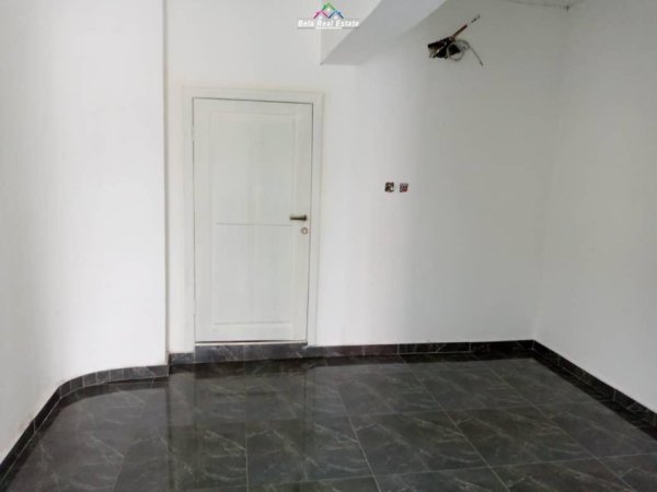 Tirane, jepet me qera dyqan Kati 1, 35 m² 400 € (Xhamia e Tabakeve)