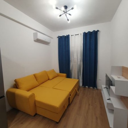 Tirane, jepet me qera apartament 1+1+Aneks+Ballkon Kati 2, 50 m² 430 € (rruga ali demi)