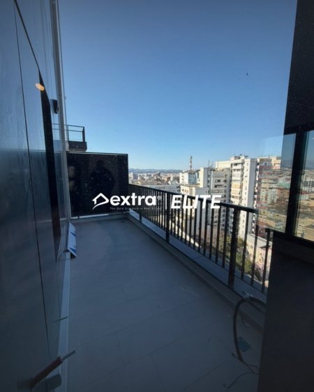 Tirane, jepet me qera apartament 1+1+Ballkon Kati 12, 68 m² 400 € (Rruga e Barrikadave)