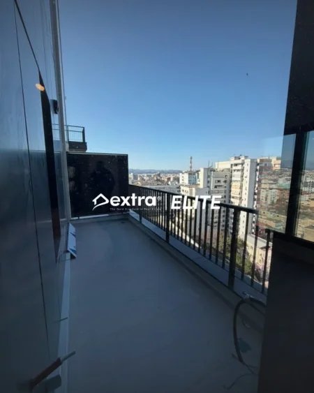 Tirane, jepet me qera apartament 1+1+Ballkon Kati 12, 68 m² 400 € (Rruga e Barrikadave)