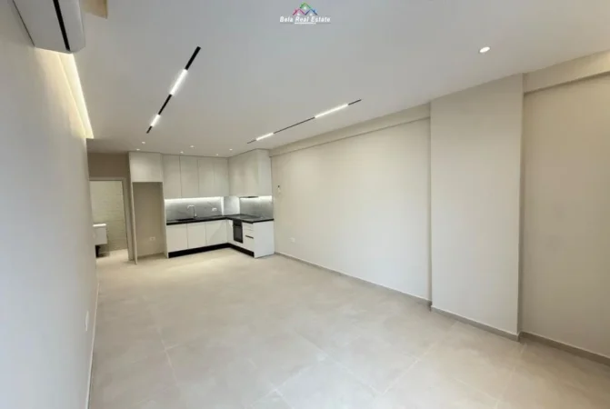 Tirane, jepet me qera zyre Kati 3, 65 m² 420 € (Rruga 5 Maj)