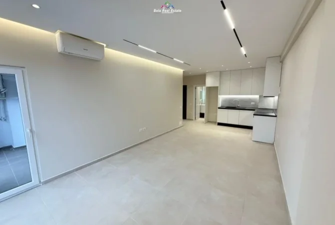 Tirane, jepet me qera zyre Kati 3, 65 m² 420 € (Rruga 5 Maj)