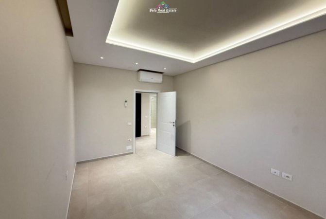Tirane, jepet me qera zyre Kati 3, 65 m² 420 € (Rruga 5 Maj)