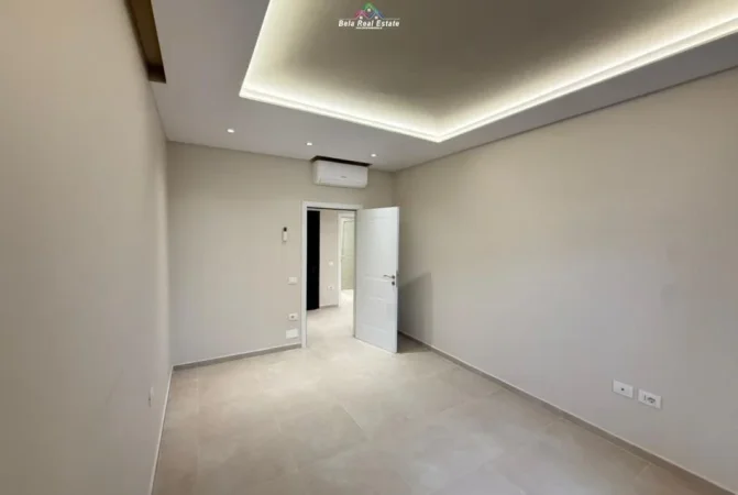 Tirane, jepet me qera zyre Kati 3, 65 m² 420 € (Rruga 5 Maj)