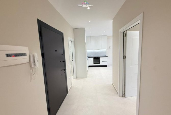 Tirane, jepet me qera zyre Kati 3, 65 m² 420 € (Rruga 5 Maj)