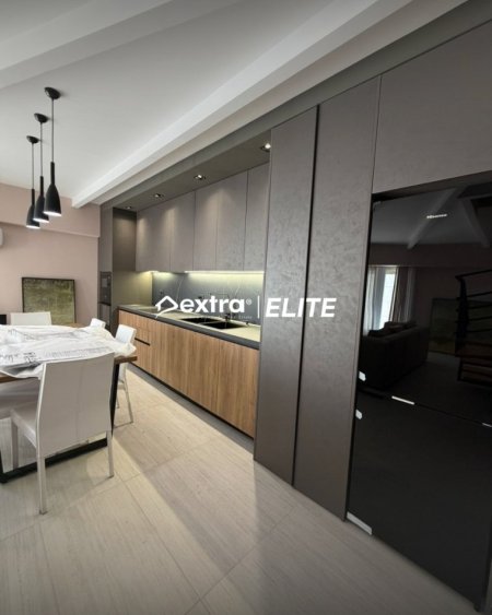 Tirane, jepet me qera apartament duplex Dublex Kati 3, 850 € (Rruga Dalip Topi)