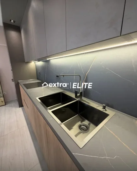 Tirane, jepet me qera apartament duplex Dublex Kati 3, 850 € (Rruga Dalip Topi)