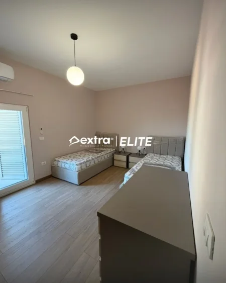 Tirane, jepet me qera apartament duplex Dublex Kati 3, 850 € (Rruga Dalip Topi)