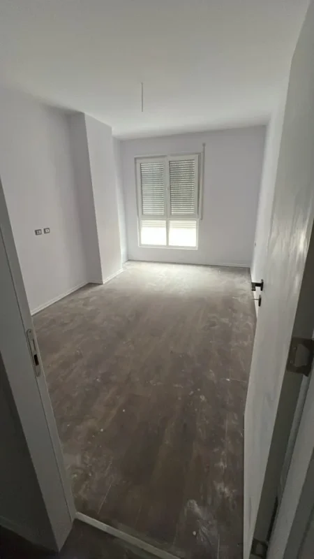 Tirane, jepet me qera apartament 3+1 , 100 m² 400 € (5 maji)