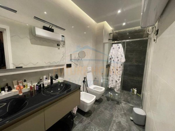 Tirane, jepet me qera apartament 2+1+2 Kati 4, 100 m² 1.500 € (SHALLVARET)