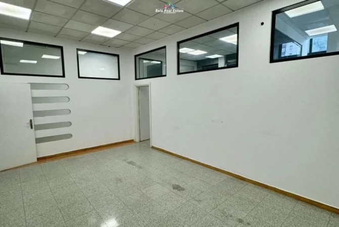 Tirane, jepet me qera zyre Kati 0, 455 m² 5.800 € (Rruga e Kavajes)