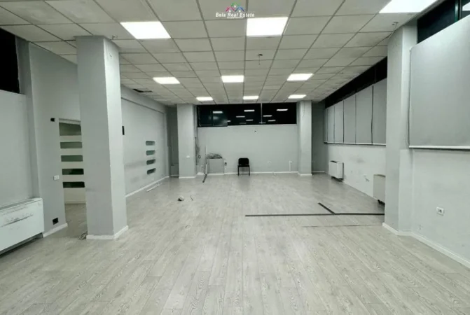 Tirane, jepet me qera zyre Kati 0, 455 m² 5.800 € (Rruga e Kavajes)