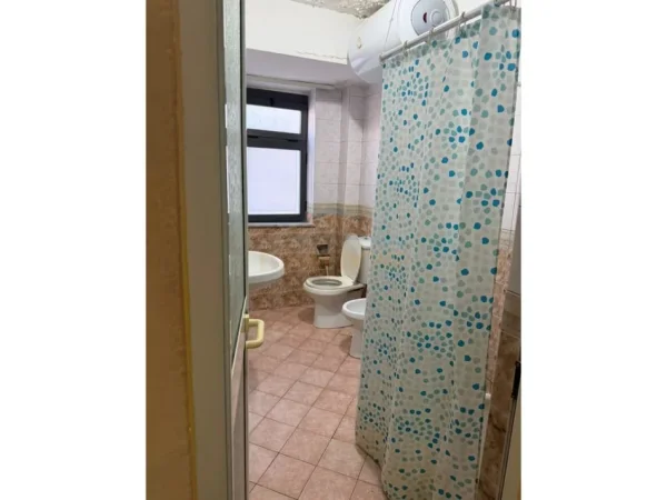 Tirane, jepet me qera apartament 1+1 Kati 2, 56 m² 400 € (PORCELAN)