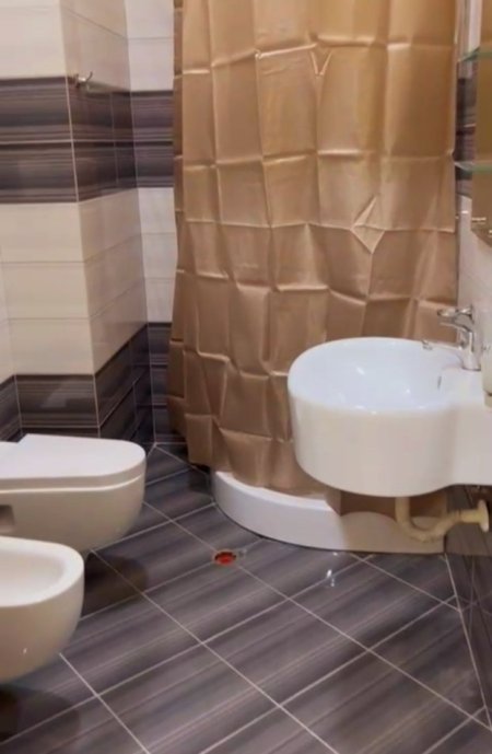 Tirane, jepet me qera apartament 1+1+Aneks+Ballkon Kati 2, 78 m² 460 € (Bulevardi Barjam Curri, pranë Shkollës V Shanto)