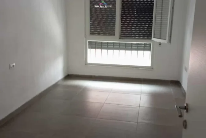 Tirane, jepet me qera zyre Kati 4, 105 m² 510 € (Rruga 5 Maj)