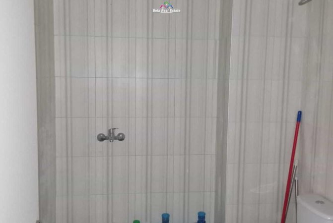 Tirane, jepet me qera zyre Kati 4, 105 m² 510 € (Rruga 5 Maj)