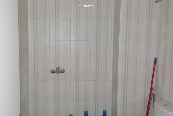 Tirane, jepet me qera zyre Kati 4, 105 m² 510 € (Rruga 5 Maj)