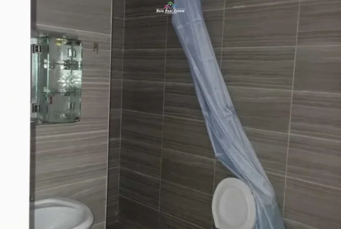 Tirane, jepet me qera zyre Kati 4, 105 m² 510 € (Rruga 5 Maj)