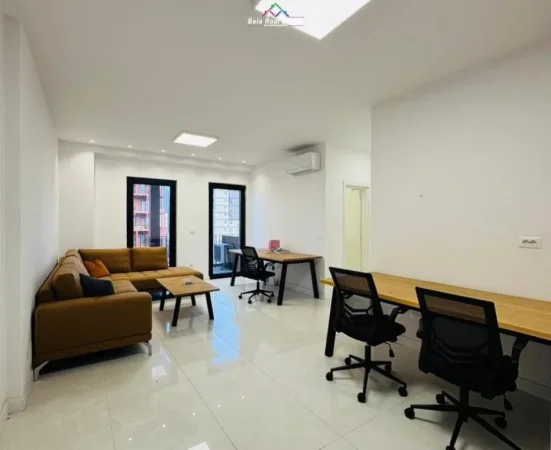 Tirane, jepet me qera zyre Kati 6, 80 m² 940 € (Rruga e Kavajes)