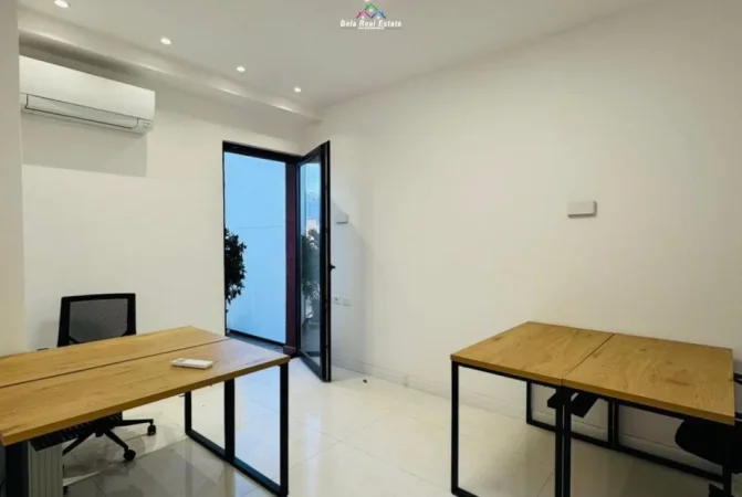 Tirane, jepet me qera zyre Kati 6, 80 m² 940 € (Rruga e Kavajes)