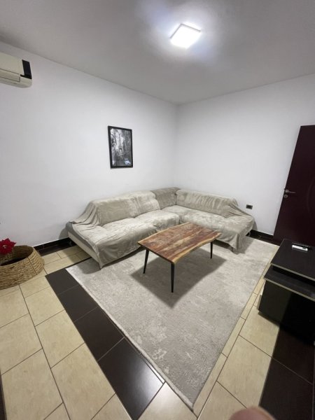 Tirane, jepet me qera apartament 1+1+Aneks+Ballkon Kati 4, 50 m² 550 € (https://maps.app.goo.gl/CJbNvgedX3AuxBXXA?g_st=iw)