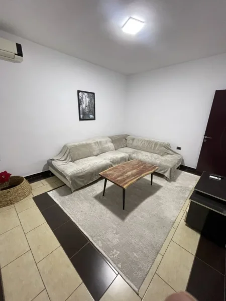 Tirane, jepet me qera apartament 1+1+Aneks+Ballkon Kati 4, 50 m² 550 € (https://maps.app.goo.gl/CJbNvgedX3AuxBXXA?g_st=iw)