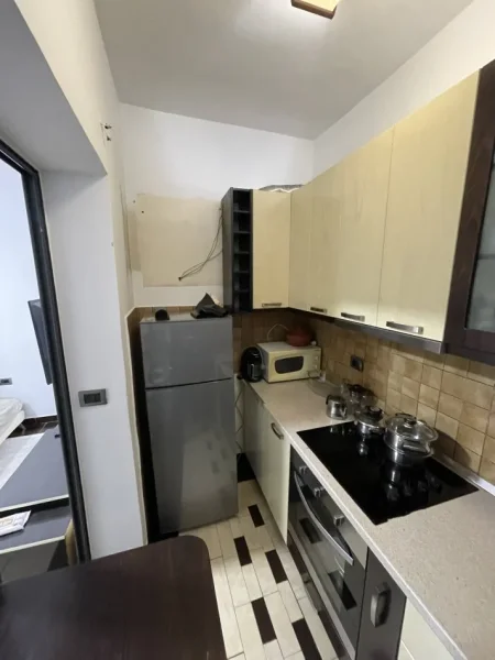 Tirane, jepet me qera apartament 1+1+Aneks+Ballkon Kati 4, 50 m² 550 € (https://maps.app.goo.gl/CJbNvgedX3AuxBXXA?g_st=iw)