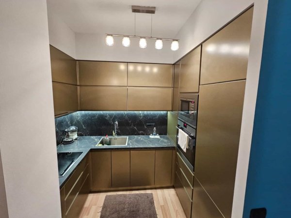 Tirane, jepet me qera apartament 2+1 Kati 5, 88 m² 1.500 € (Rruga Kajo Karafili)