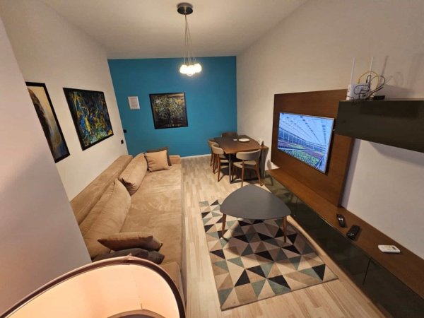 Tirane, jepet me qera apartament 2+1 Kati 5, 88 m² 1.500 € (Rruga Kajo Karafili)