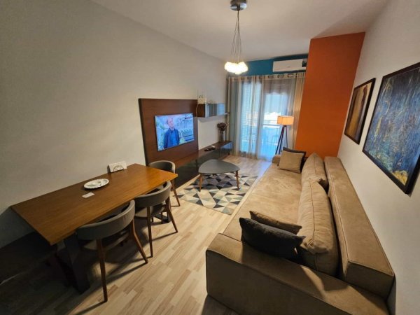 Tirane, jepet me qera apartament 2+1 Kati 5, 88 m² 1.500 € (Rruga Kajo Karafili)